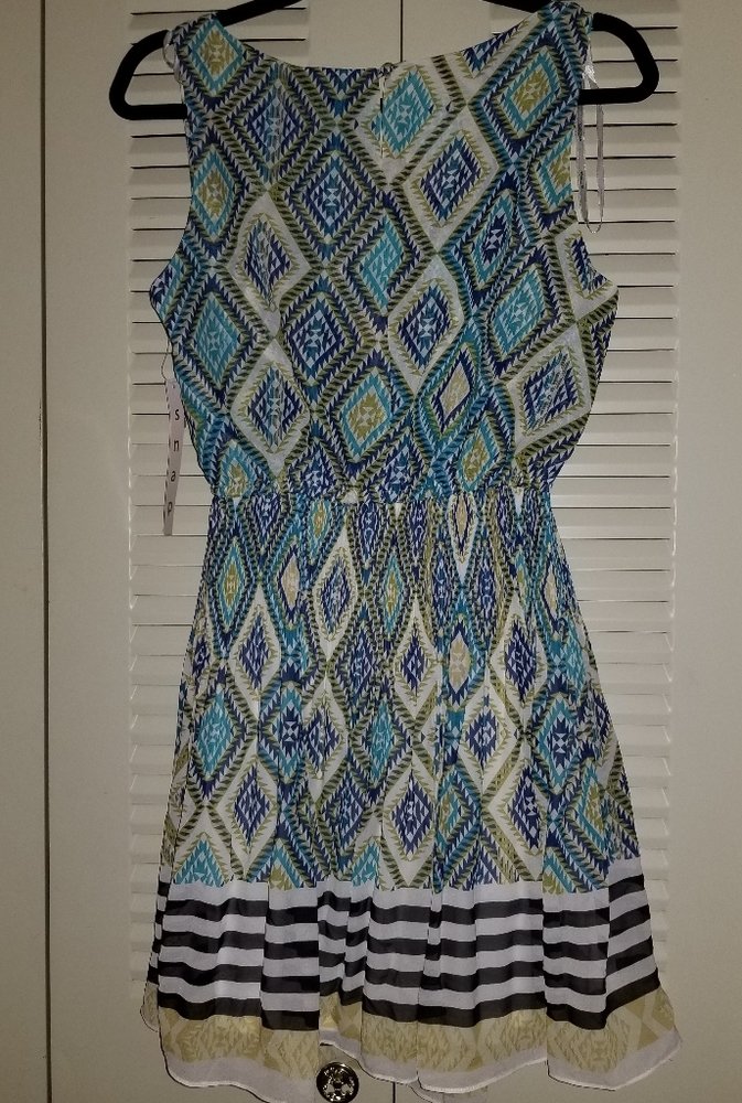 Patterned Dress - Picture 3 of 4